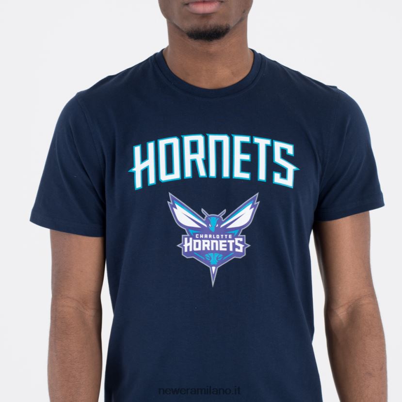 New Era Z282J23133 t-shirt blu navy con logo della squadra charlotte hornets