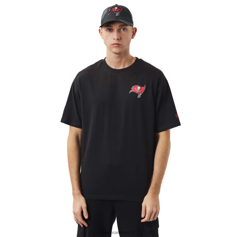 New Era Z282J23156 t-shirt nera oversize con logo nfl dei bucanieri di tampa bay